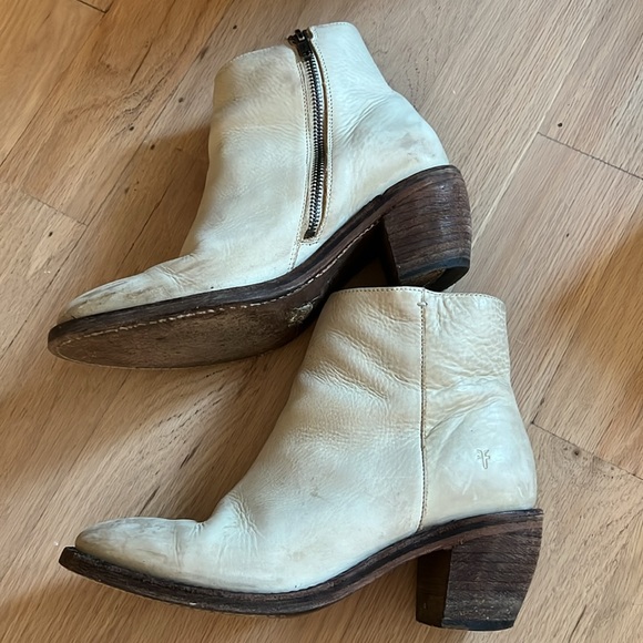 FRYE booties.  Size 9. Bone color. All leather. - Picture 3 of 7